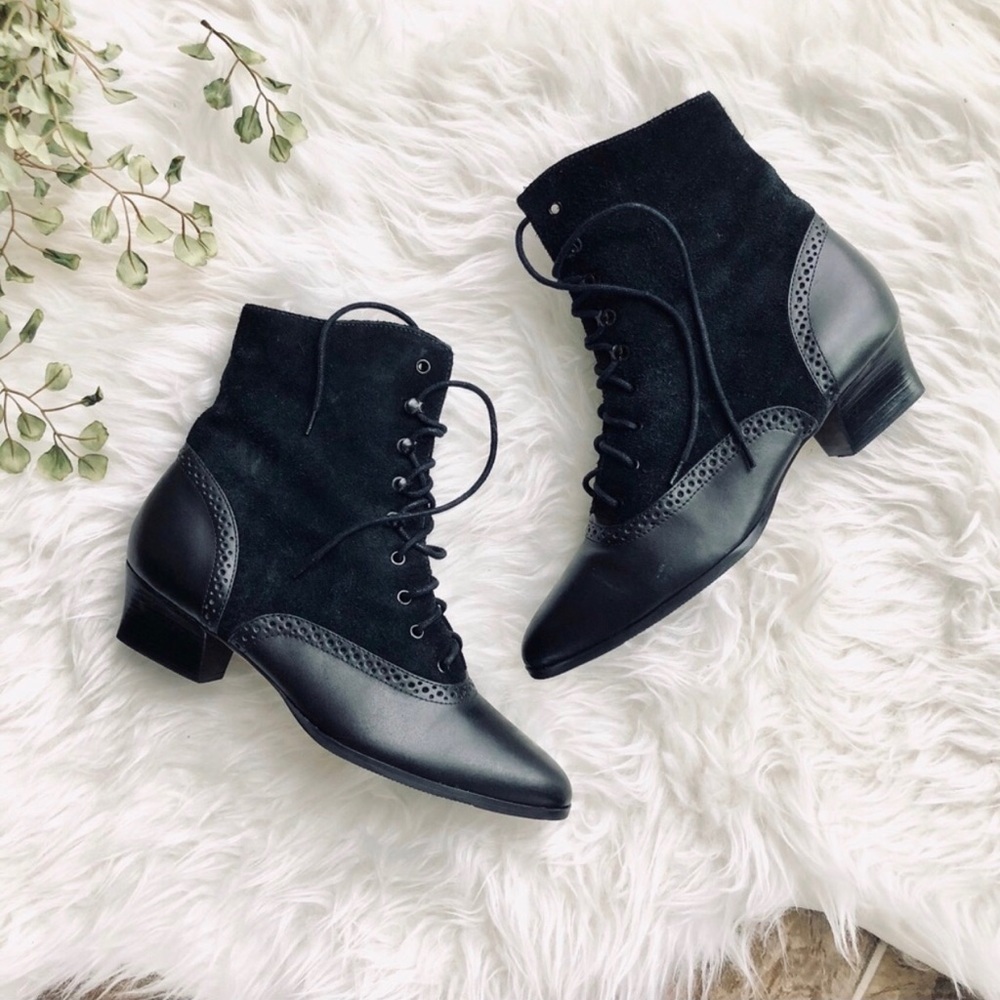 Vintage Lace Ip Leather Point Toe Booties